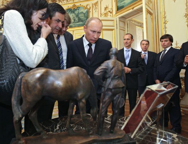 Премьер-министр РФ В.Путин встретился с премьер-министром Франции Ф.Фийоном