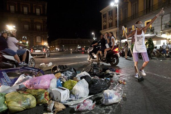 Неаполь под грудами мусора