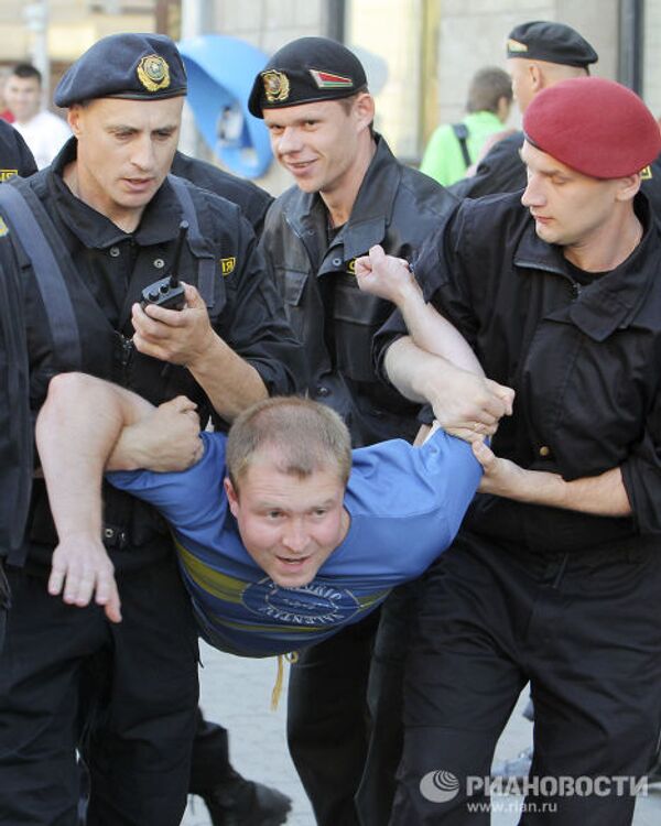 Акция белорусской оппозиции Революция через социальную сеть в Минске