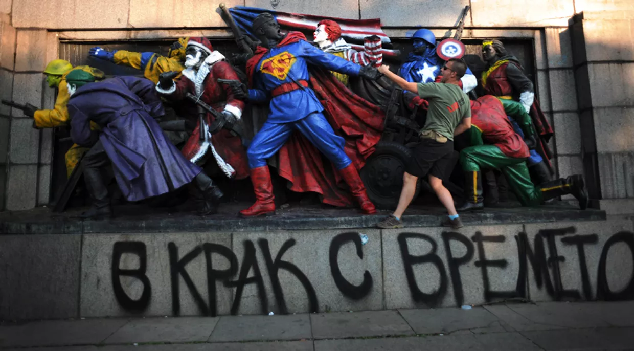 Супермен на памятнике Красной Армии в Софии
