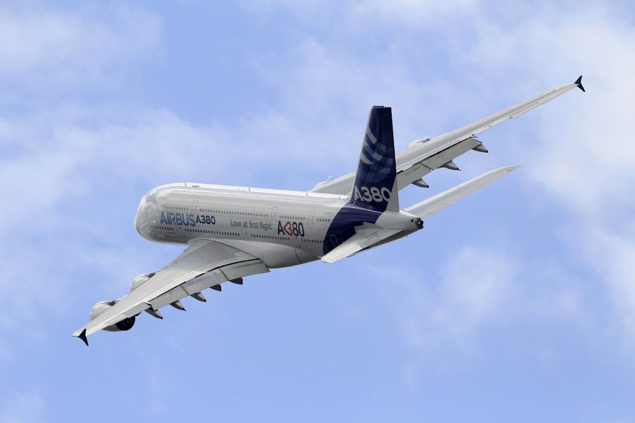 Самолет Airbus A380 
