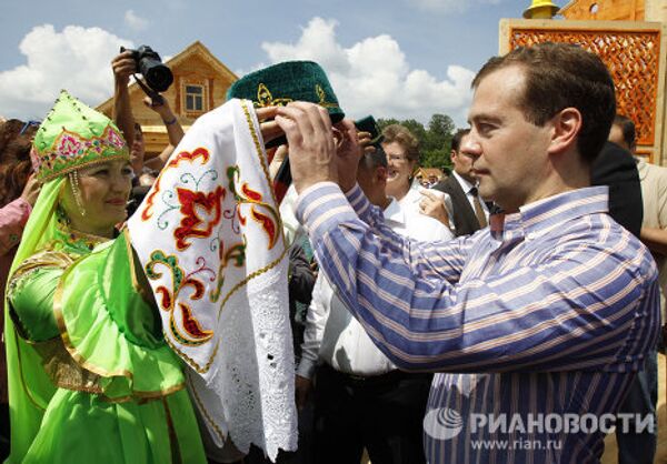 Президент РФ Д.Медведев побывал в Казани на празднике Сабантуй