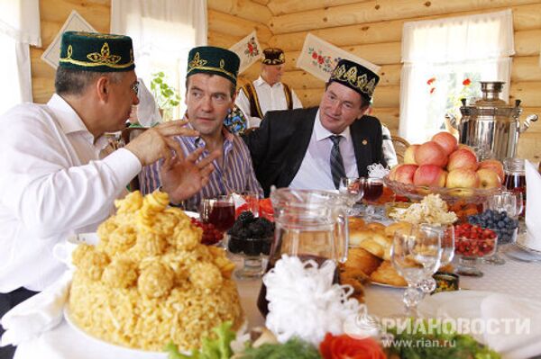 Президент РФ Д.Медведев побывал в Казани на празднике Сабантуй