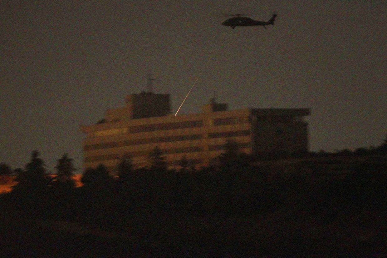 Вертолеты НАТО открыли огонь и убили членов отряда талибов, которые атаковали известный отель в Кабуле во вторник вечером