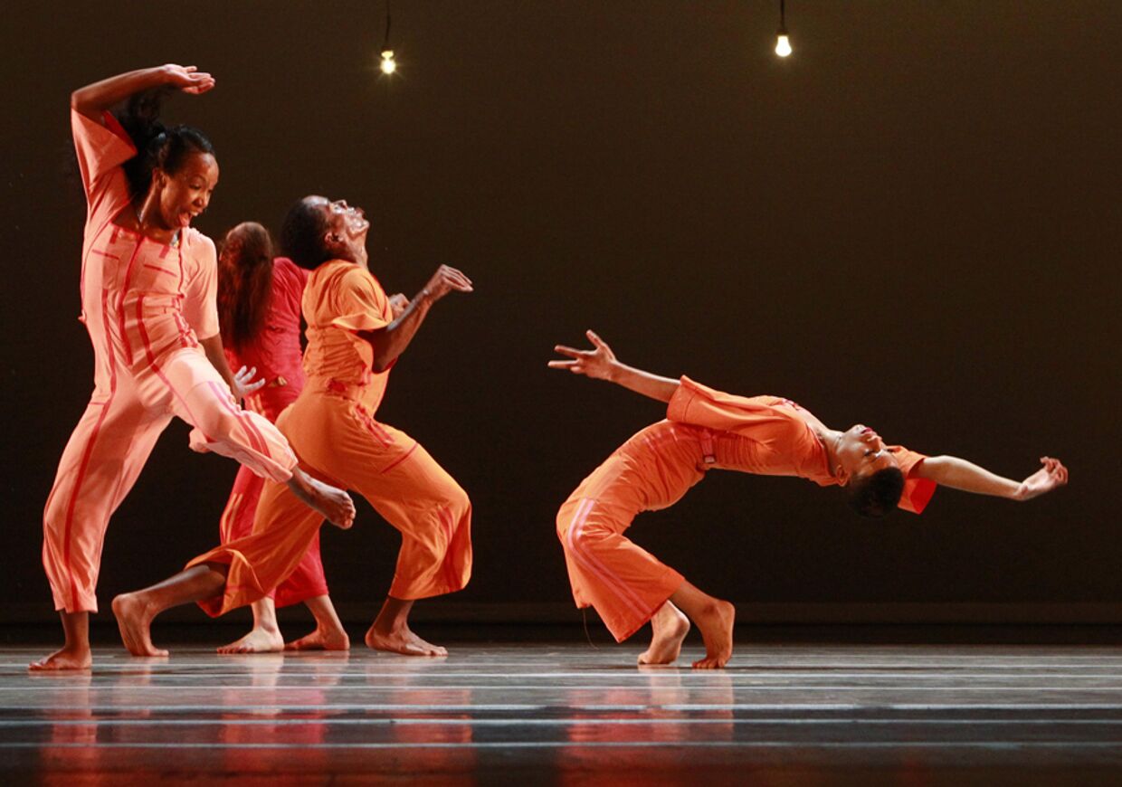 Американский театр танца Элвина Эйли (Alvin Ailey American Dance Theater) дал второе из шести представлений в московском Театре имени Станиславского