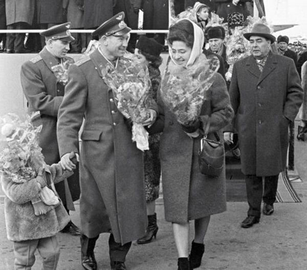 Встреча космонавтов Леонова и Беляева в аэропорту Внуково, 1965 год