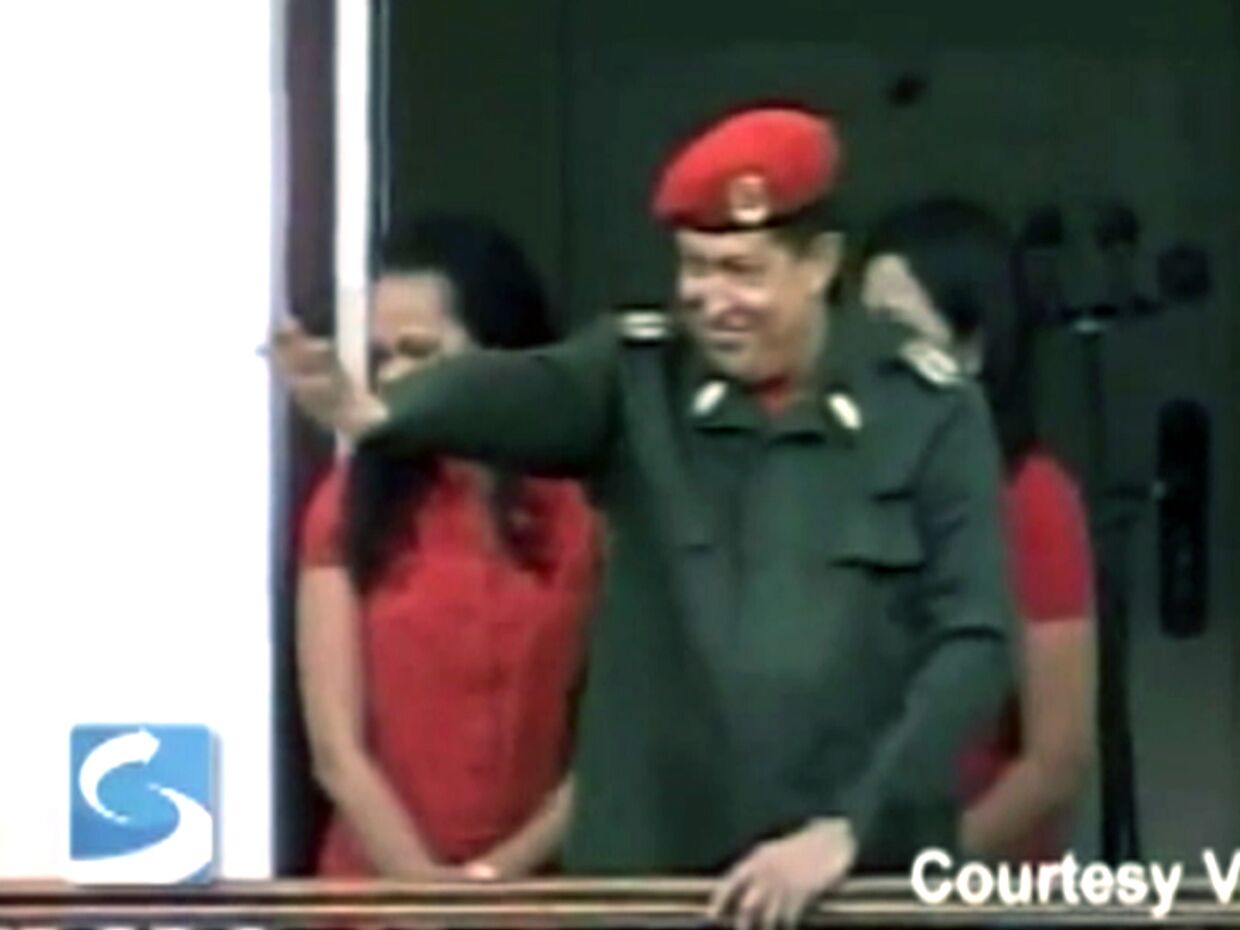 ИноСМИ__Чавес вернулся в Венесуэлу