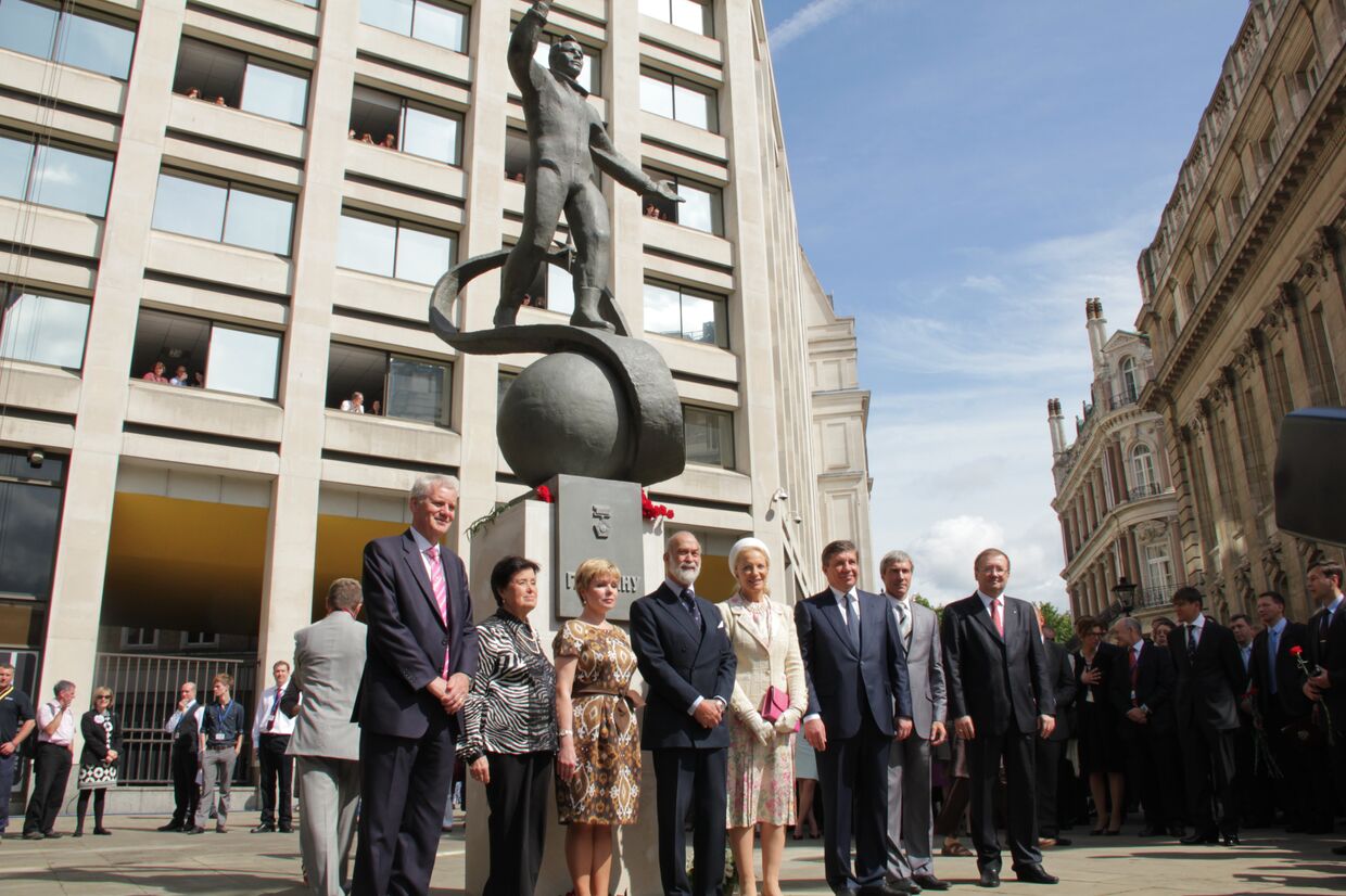 Открытие памятника Юрию Гагарину в Лондоне