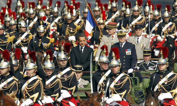 Николя Саркози и Эдуар Гийо на параде в честь Дня взятия Бастилии