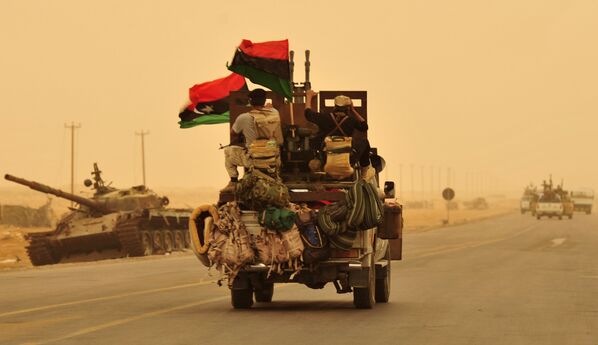 Ливийские повстанцы во время военных действий