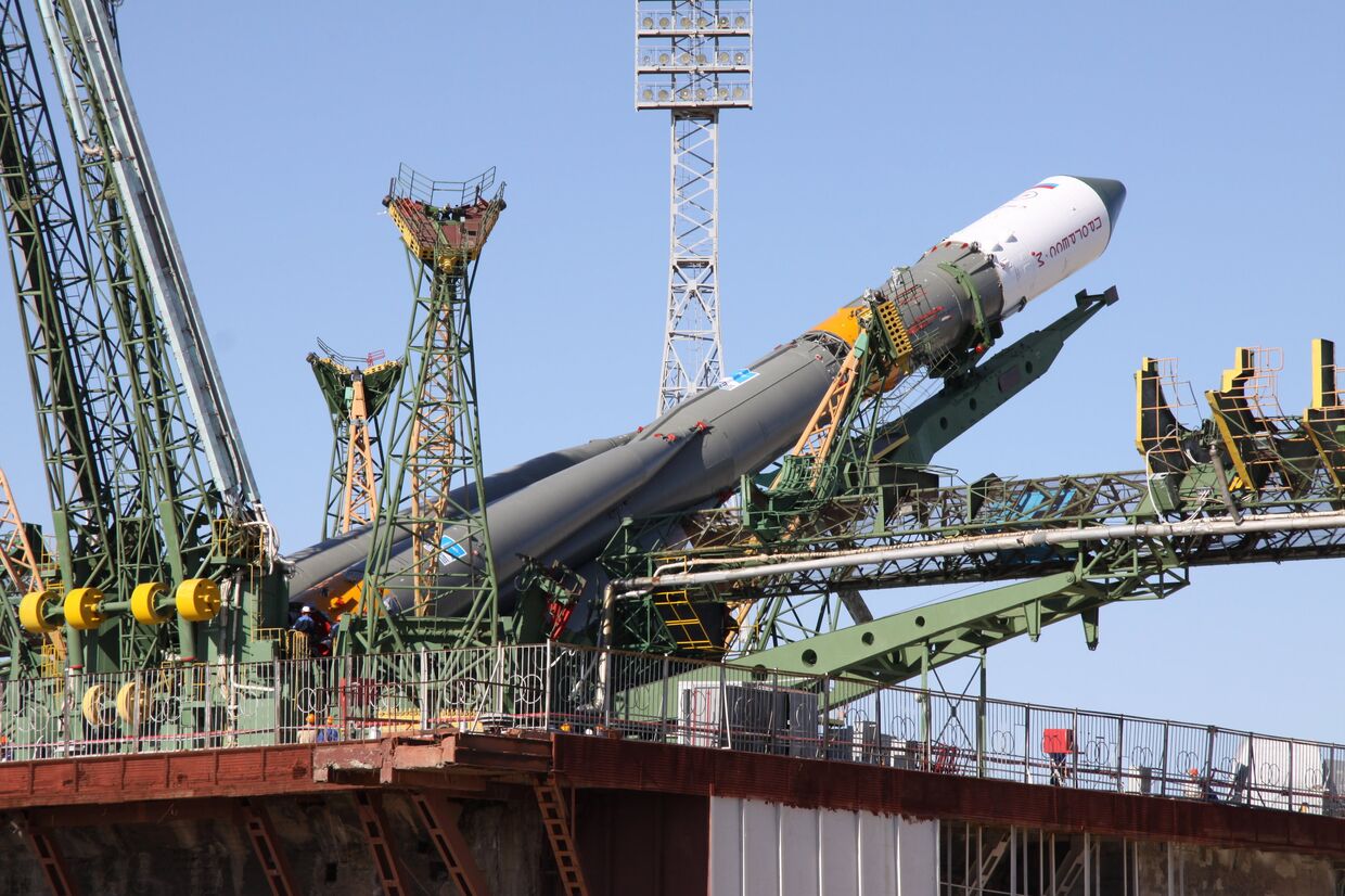 Вывоз ракеты Союз-У с грузовым космическим кораблем Прогресс М-11М на стартовый комплекс