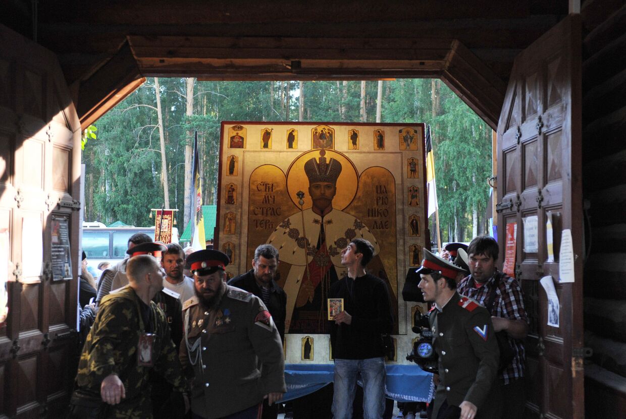 Крестный ход в память об убийстве семьи императора Николая II в Екатеринбурге