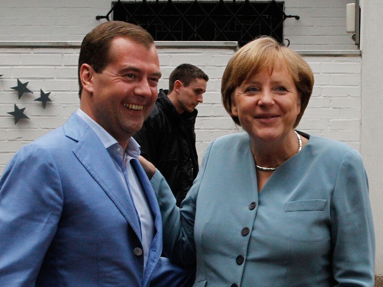 Президент России Дмитрий Медведев и канцлер ФРГ Ангела Меркель провели встречу в городе Гарбзен