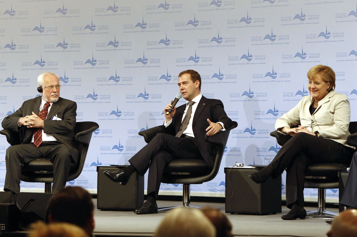 Президент РФ Дмитрий Медведев принял участие в заседании форума Петербургский диалог