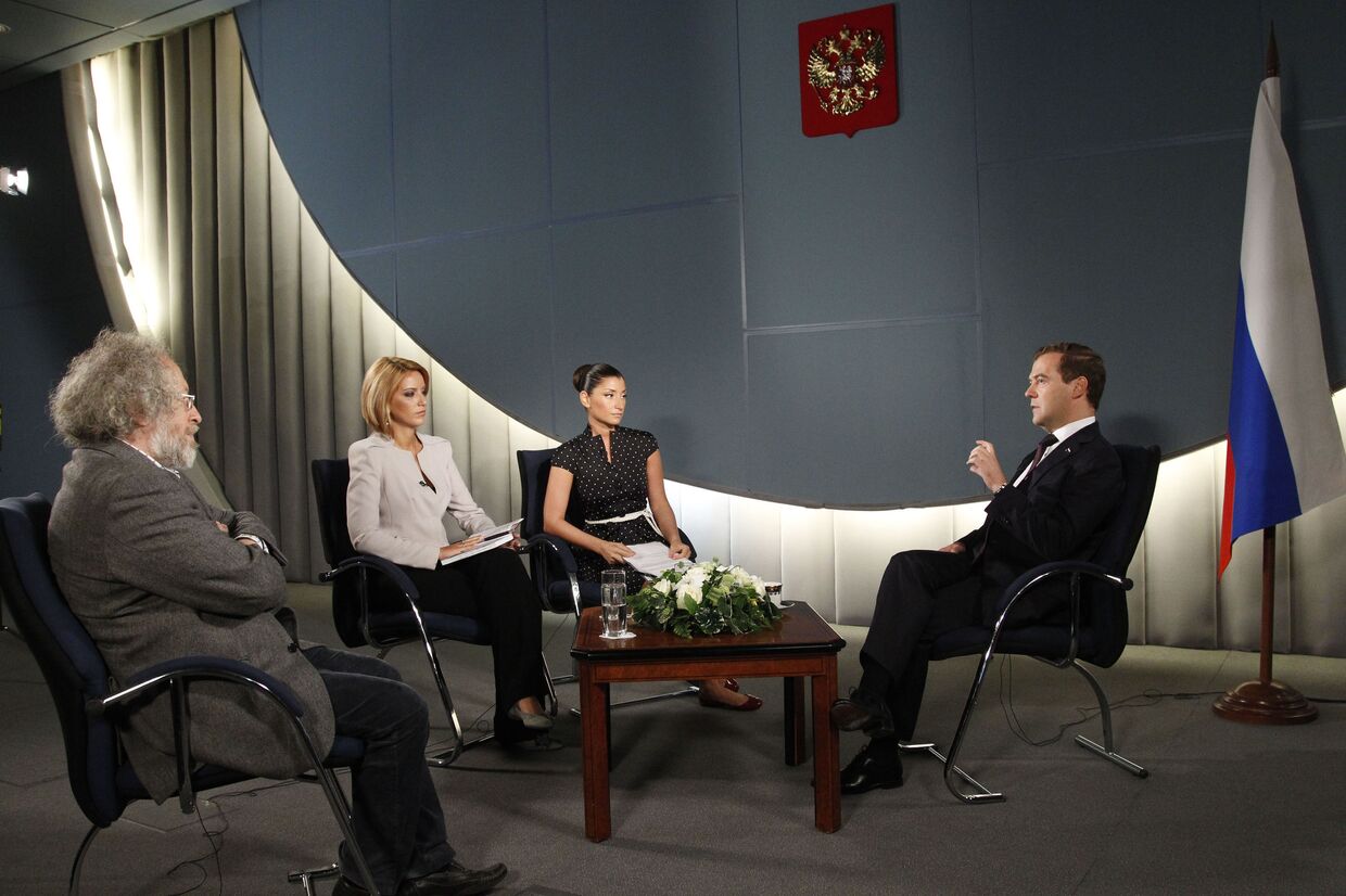 Президент РФ Д.Медведев дал интервью телеканалам и радиостанции