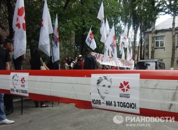 сторонники БЮТ установили палатки под киевским СИЗО