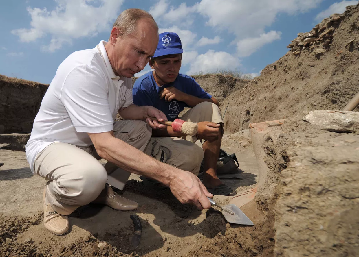 Посещение В.Путиным археологических раскопок древней Фанагории на Таманском полуострове Посещение В.Путиным археологических раскопок древней Фанагории на Таманском полуострове