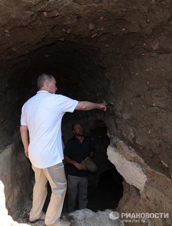 Посещение В.Путиным археологических раскопок древней Фанагории на Таманском полуострове