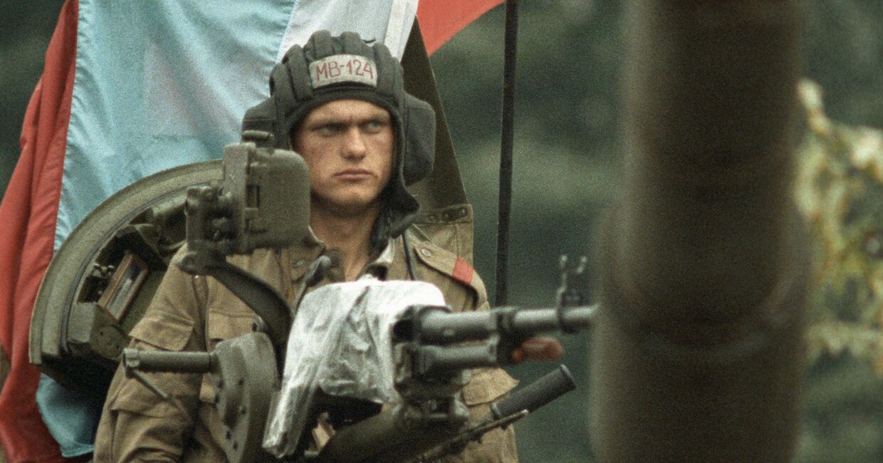 Военнослужащий танкового подразделения, вставшего на защиту Президента РСФСР во время августовского путча 1991 г.