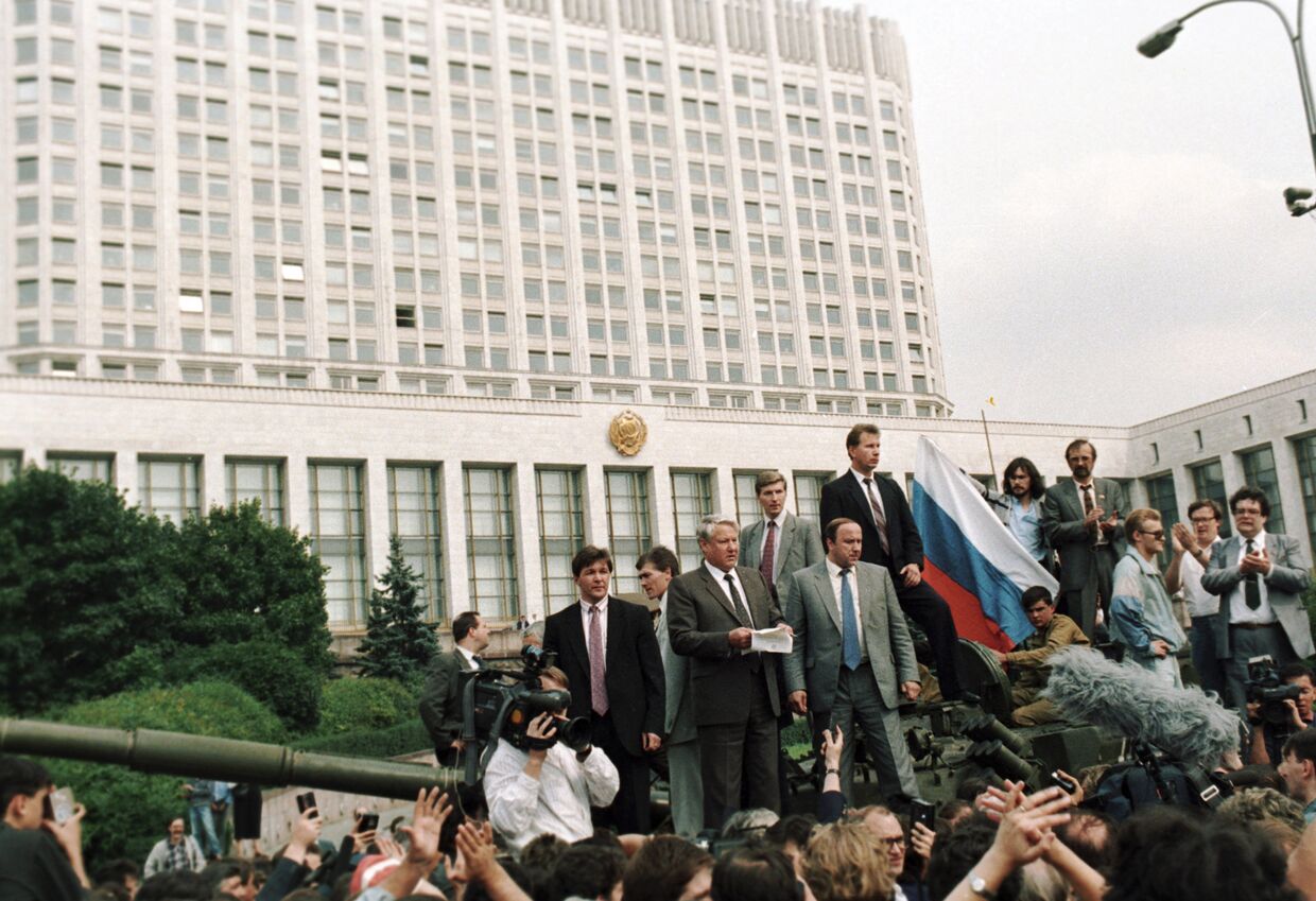 Ельцин выступает во время августовского путча