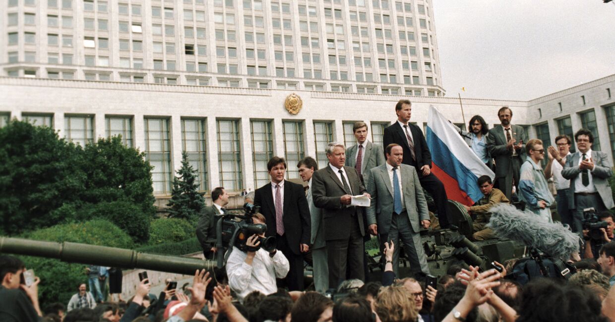Ельцин выступает во время августовского путча
