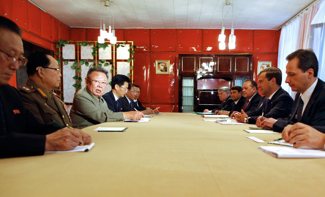 Президент РФ Д.Медведев встретился с лидером Северной Кореи Ким Чен Иром