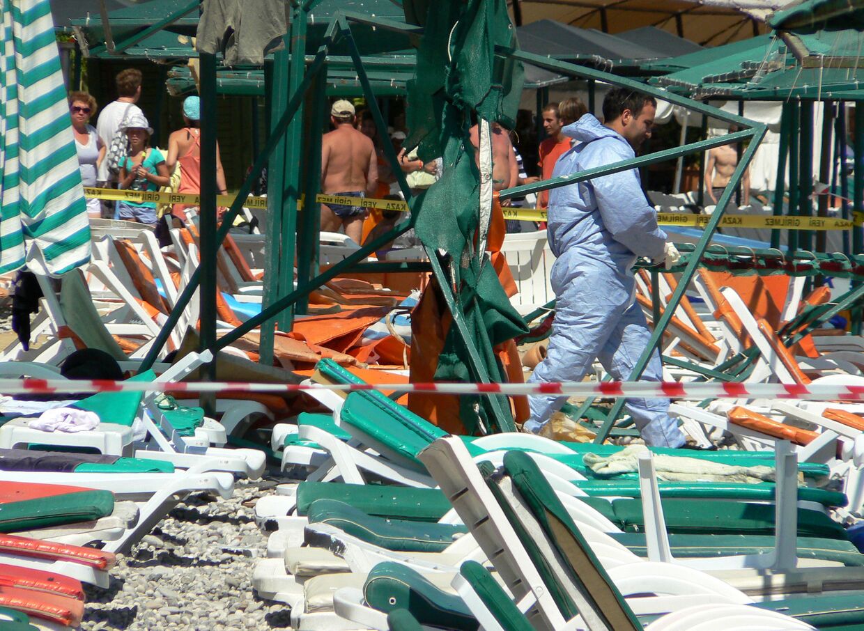Взрыв на пляже в турецком курортном городе Кемер