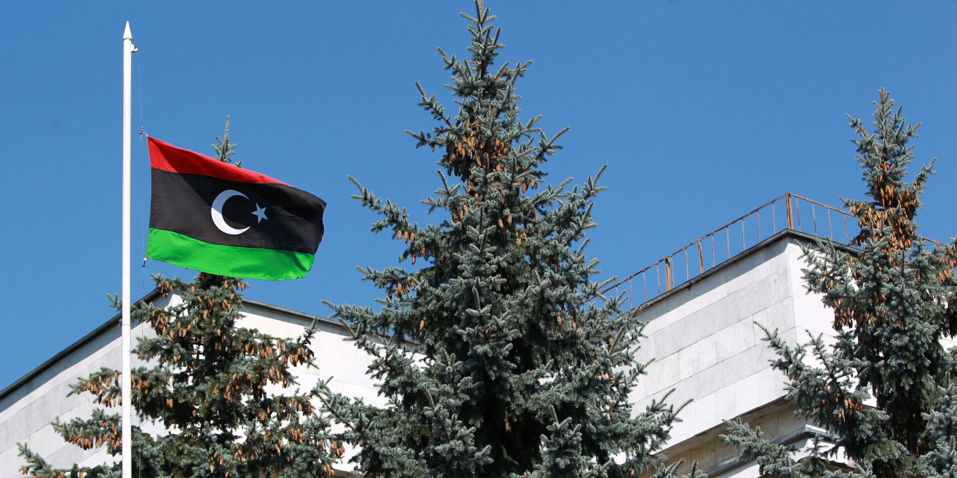 Посольство Ливии в Москве сменило знамя Джамахирии на флаг повстанцев - ИноСМИ, 1920, 16.05.2023