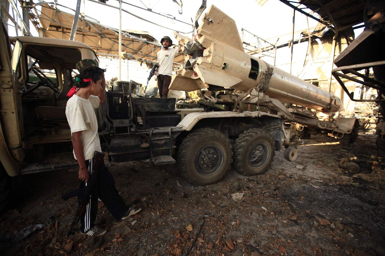 Разрушенная в результате авианалетов стран НАТО ракета сил Муамара Каддафи