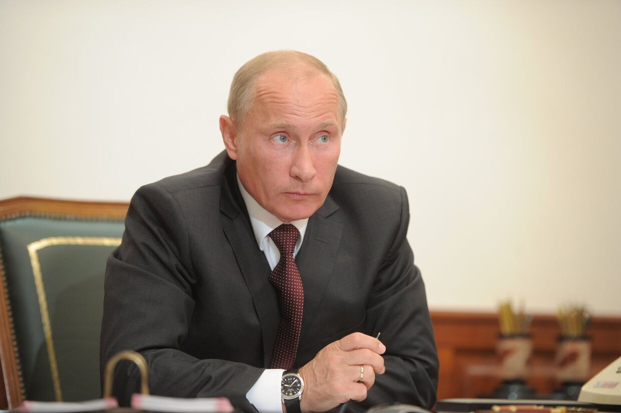 Премьер-министр РФ В.Путин провел видеоконференцию по вопросам дорожного строительства