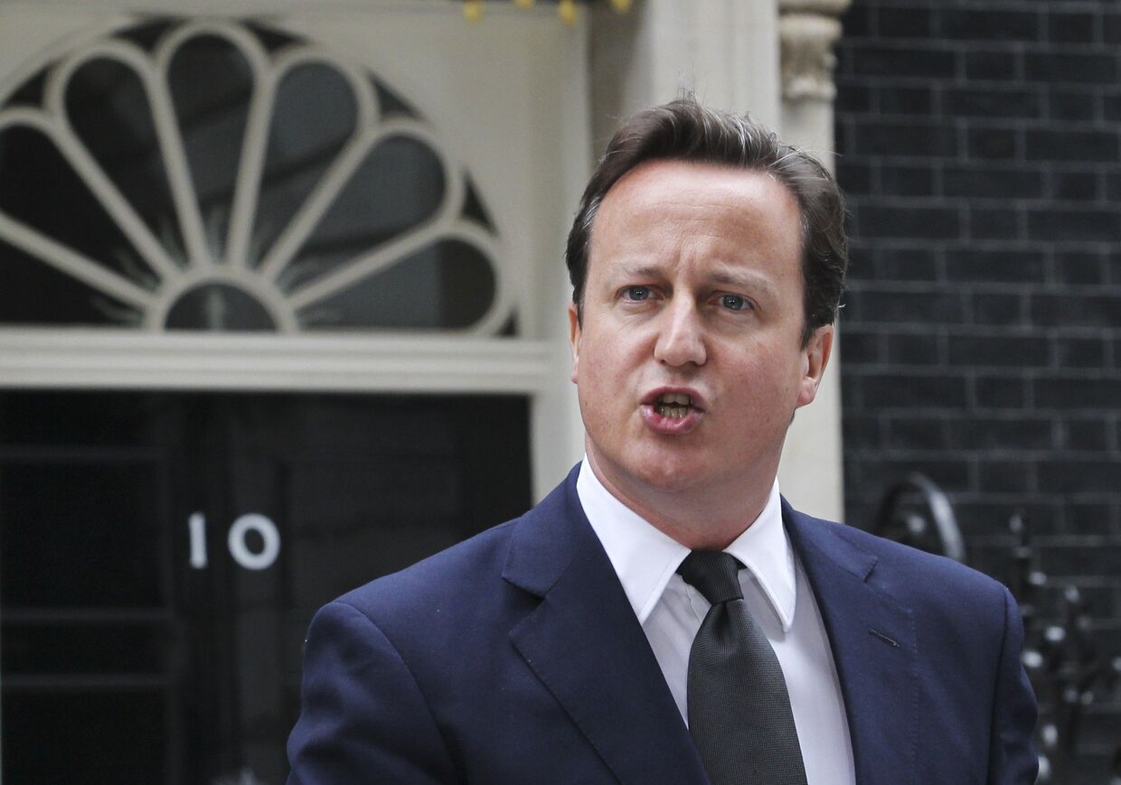 Премьер-министр Великобритании Дэвид Кэмерон после заседания чрезвычайного комитета COBRA