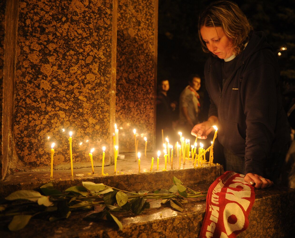 Жители Ярославля почтили память погибших хоккеистов
