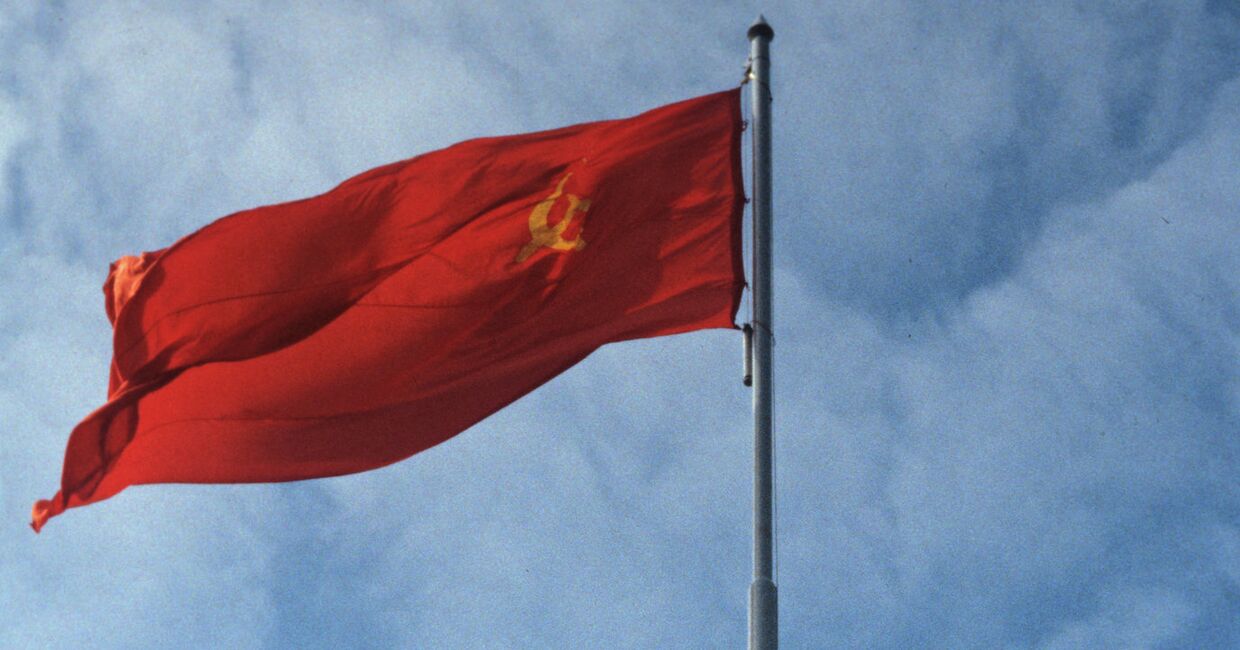 Государственные флаг и герб СССР