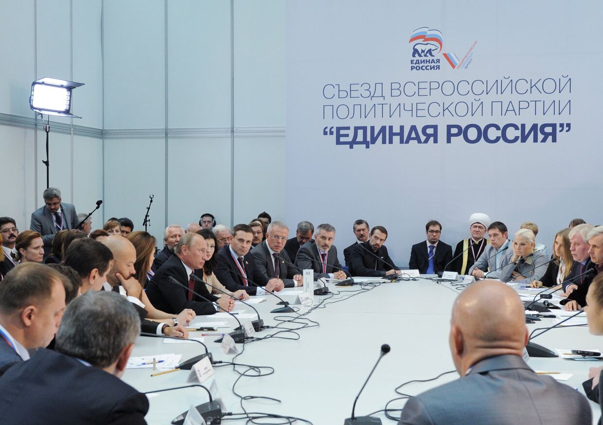 Премьер-министр РФ В.Путин принимает участие в XII съезде партии Единая Россия