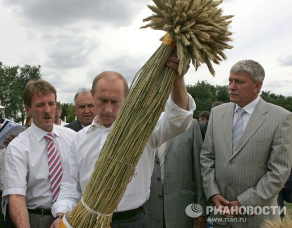 Президент РФ посетил выставку День российского поля-2007