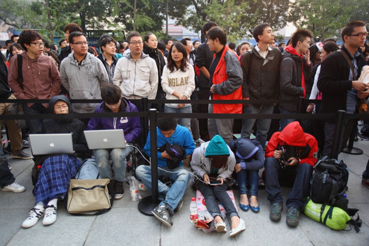 Китайцы в ожидании старта продаж iPhone 4