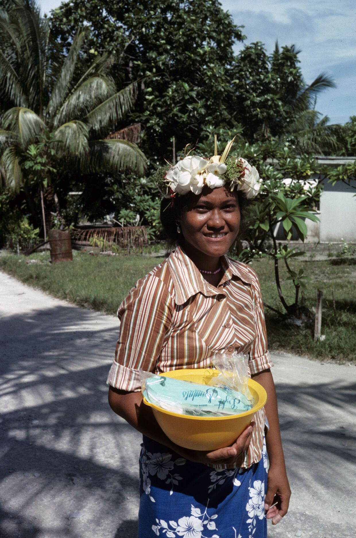 Полинезийская женщина с атолла Фунафути - территории государства Тувалу