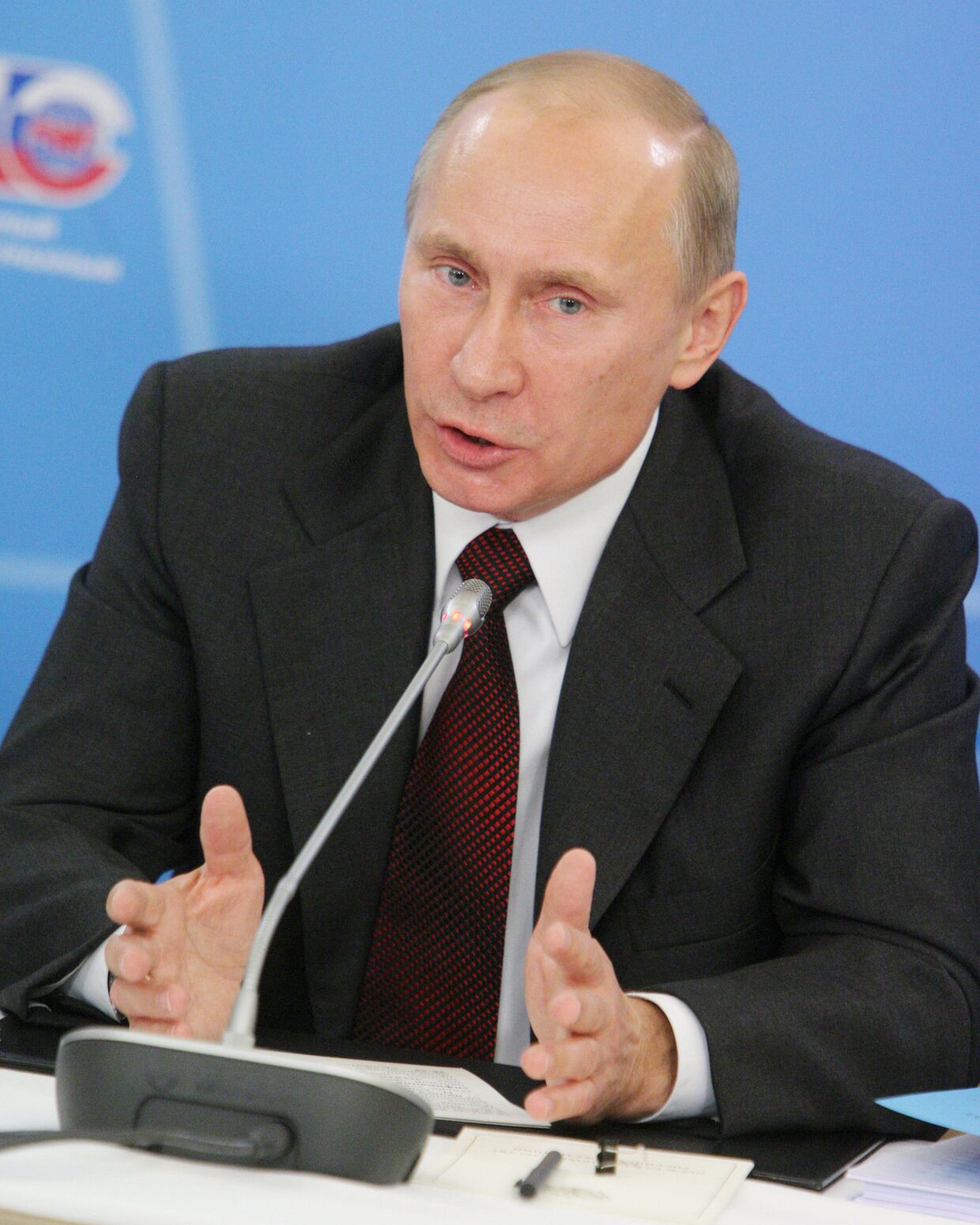 Премьер-министр РФ Владимир Путин на пленарном заседании Консультативного совета по иностранным инвестициям