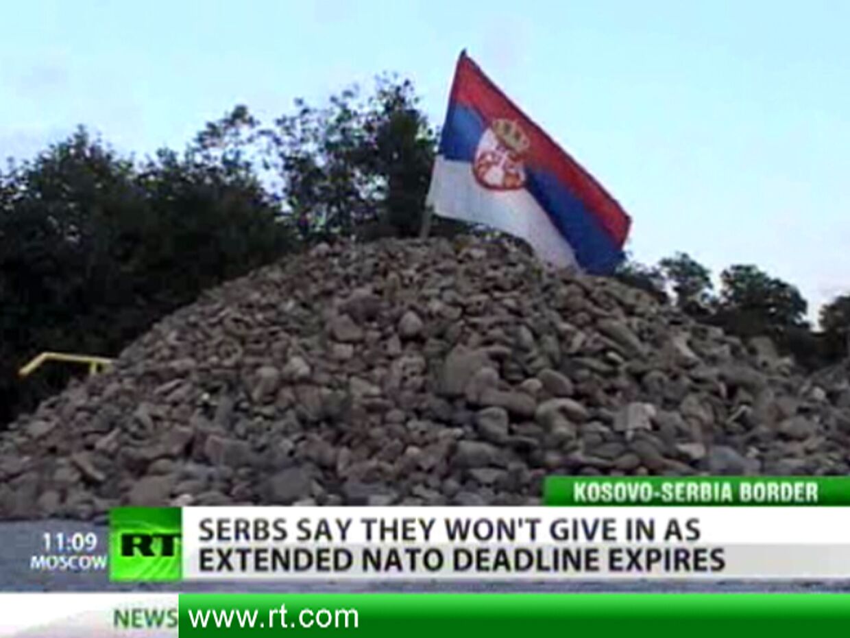 ИноСМИ__Армия камней: сербы построили баррикады
