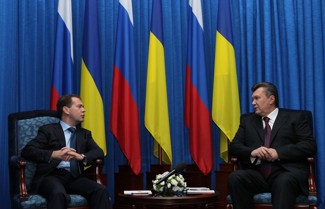 Президент РФ Д.Медведев встретился с президентом Украины В.Януковичем
