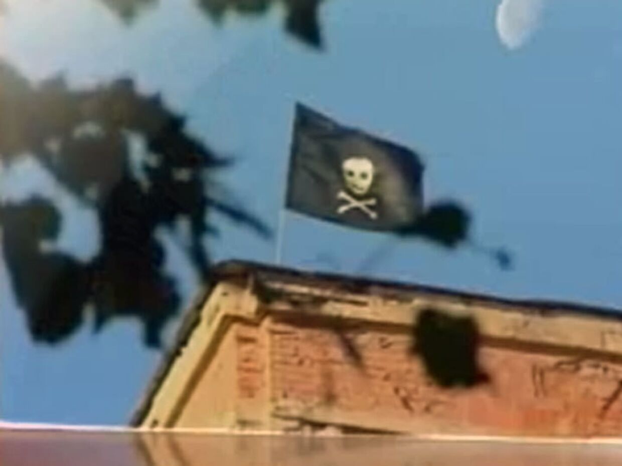 ИноСМИ__Снова пиратский флаг в Петербурге