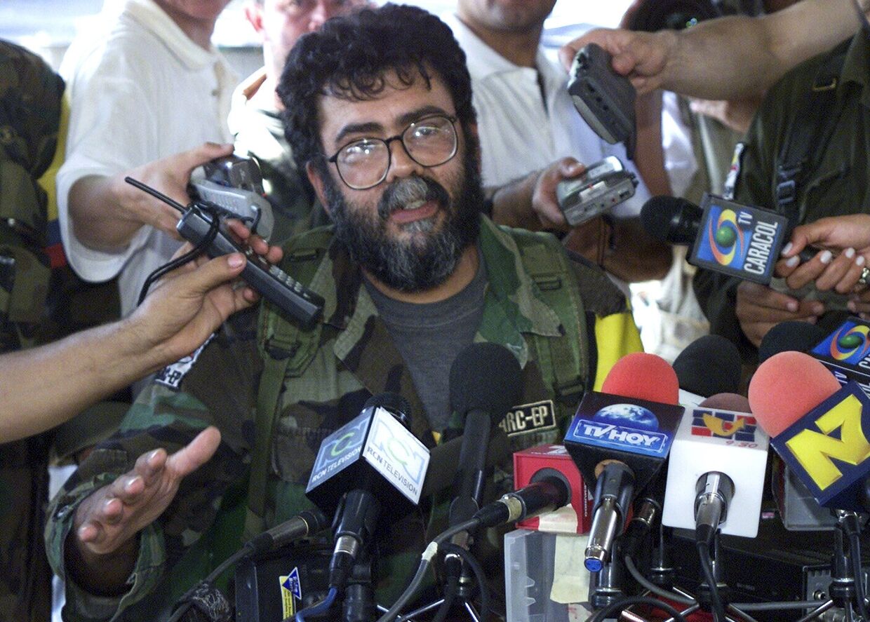 Руководитель леворадикальной группировки Революционные вооруженные силы Колумбии (РВСК) Альфонсо Кано. 2 февраял 2001 года