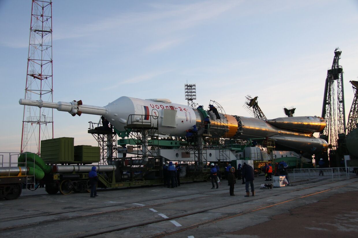Вывоз ракеты Союз-ФГ с космическим кораблем Союз ТМА-22