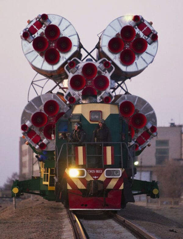 Подготовка к запуску корабля «Союз ТМА-22» на космодроме «Байконур»