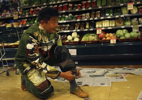 Исчезающий художник Лю Болин в супермаркете Пекина