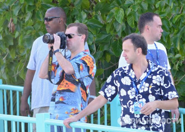 Д.Медведев совершил прогулку по Гонолулу в рамках саммита стран АТЭС