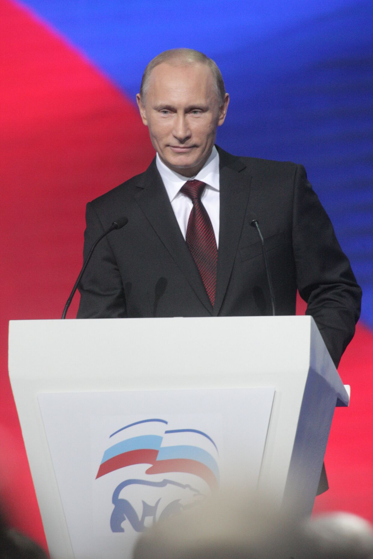 Премьер-министр РФ В.Путин выступил на XII (предвыборном) съезде партии Единая Россия