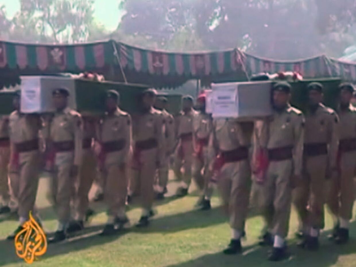 ИноСМИ__Пакистан хоронит военных, погибших в результате натовского авиаудара