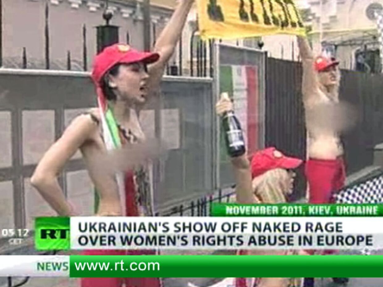 Голые Femen шагают по планете