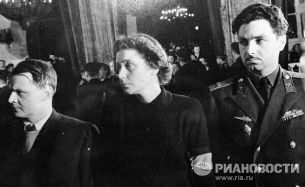 Дочь Сталина Светлана Аллилуева на церемонии прощания с отцом